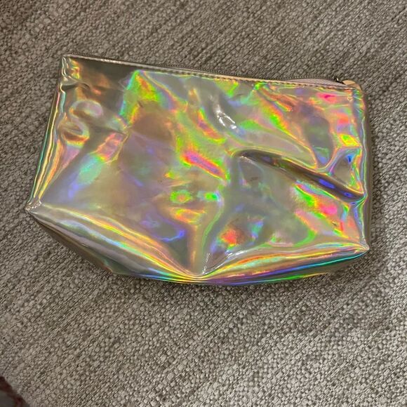 Gorgeous new BH brand iridescent makeup bag - Picture 2 of 4